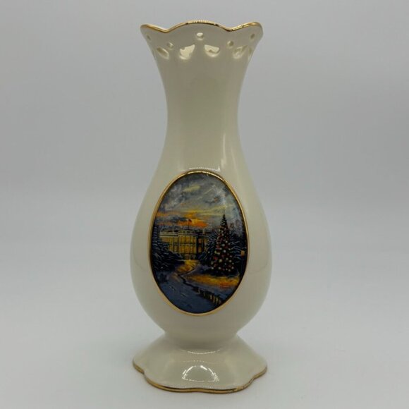 Thomas Kinkade Avon The Lights of Liberty, Whitehouse Christmas, Porcelain Vase~ - Picture 1 of 9